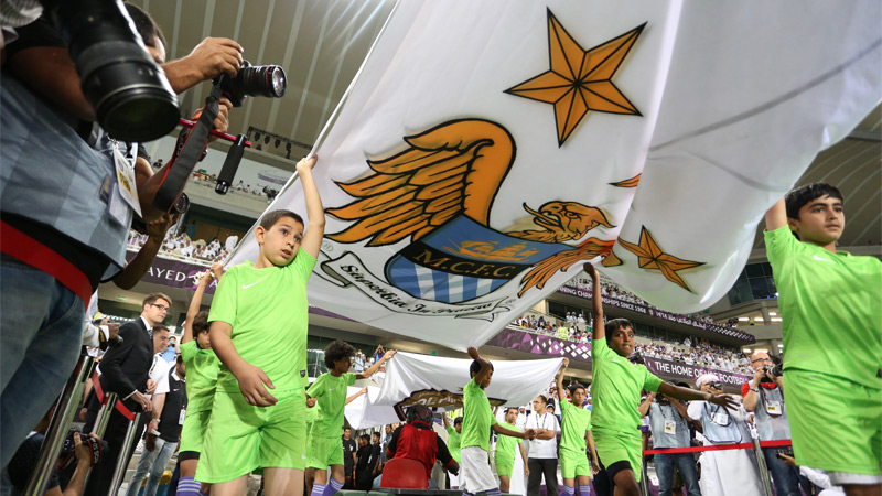 http://up.mancitynews.ir/up/mcfc/Pictures/The-flag-bearers-are-out-in-full-force-MF3B7783.jpg